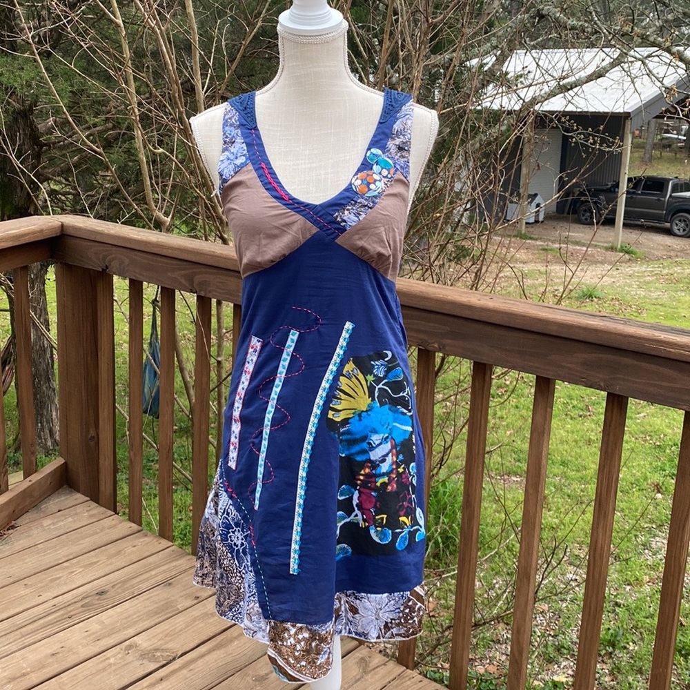 Toi et Moi Floral Embroider sleeveless Mini Dress Size Small